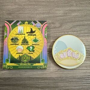 Universal Studios Wicked Glinda’s Bubble Pin